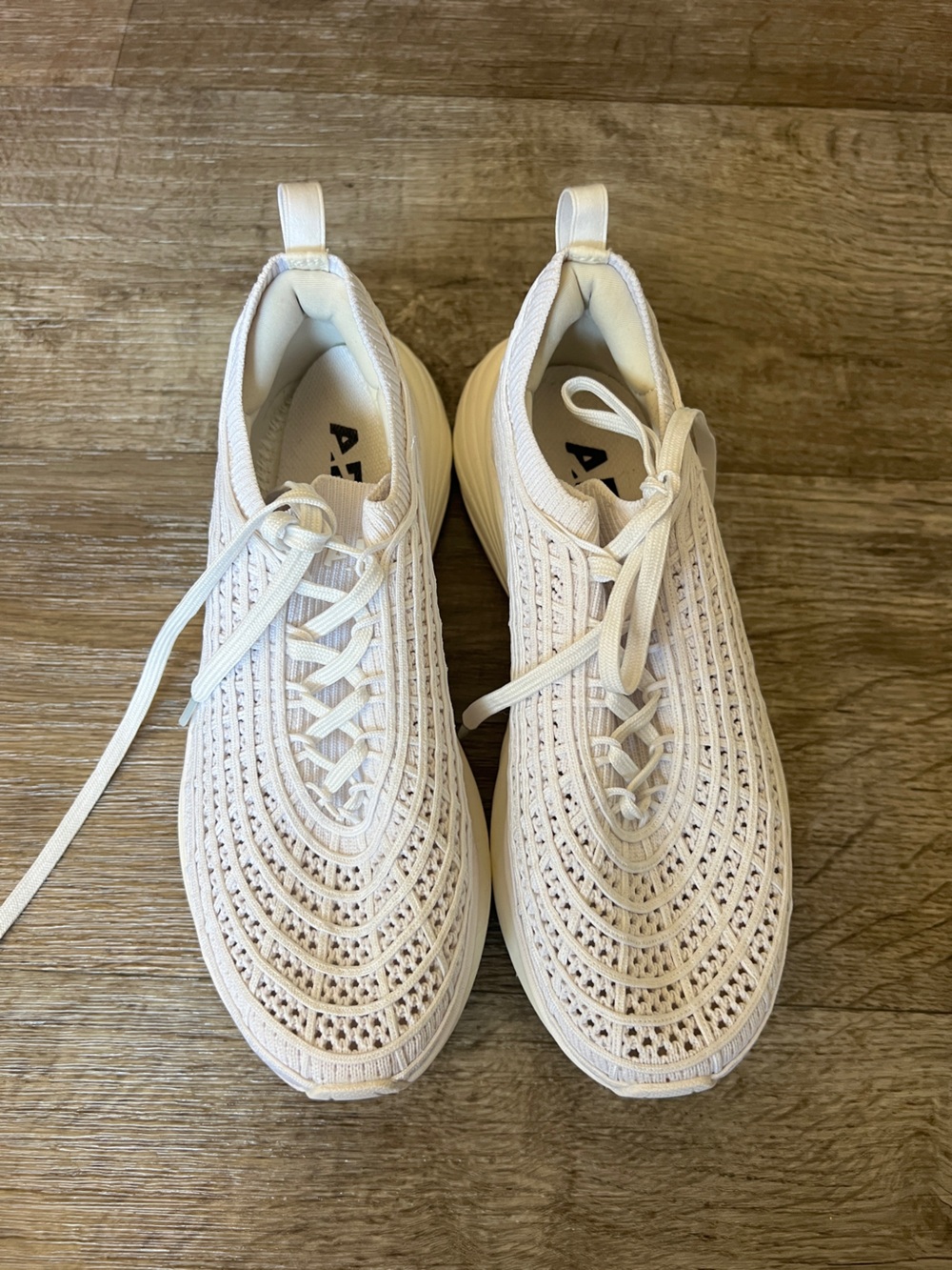 APL Women’s Techloom Zipline in White - Picture 5 of 8